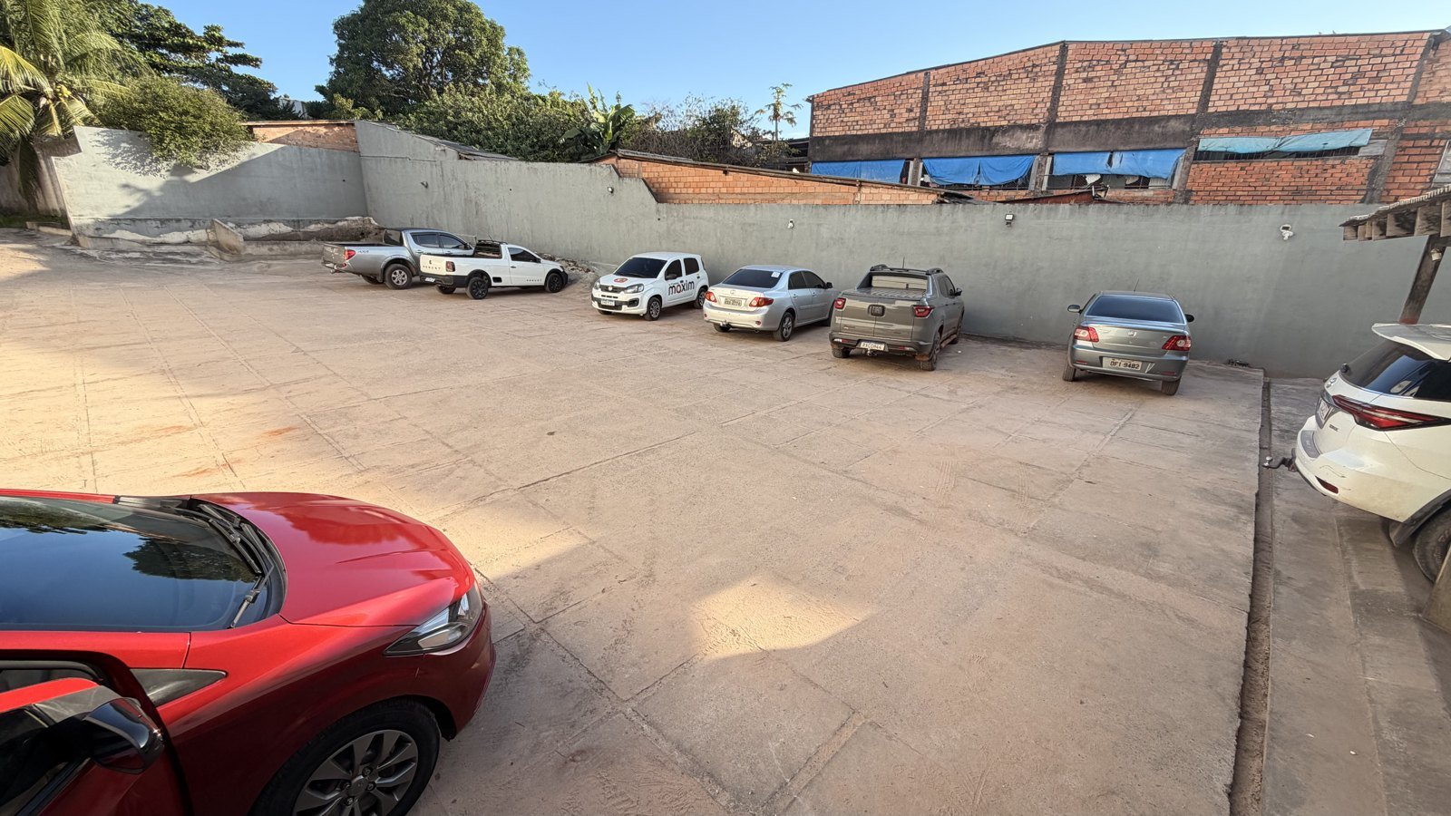 Estacionamento amplo para hóspedes